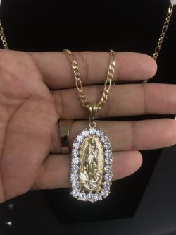 14k Gold filled fígaro chain with Virgin Mary charm