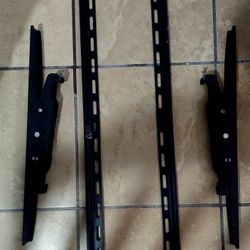 WALL  MOUNT  FOR  TVS     50  INCHS  UP  70  INCHS