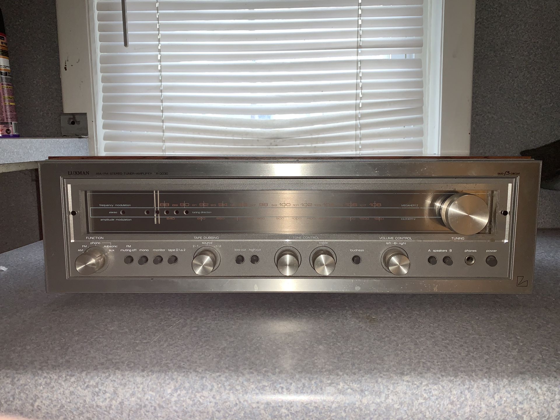 VINTAGE WOODGRAIN LUXMAN AM/FM Stereo Tuner Amplifier Receiver R-3030