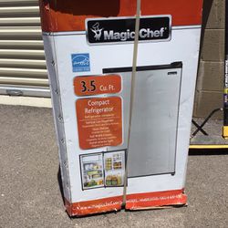Magic Chef Stainless Steel 3.5 Cu Ft Mini Refrigerator - New In Box  Fridge