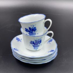 Vintage 2 Tea Cups And 4 Saucer With Blue Florals