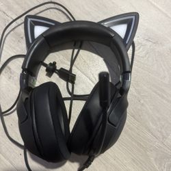 Razer Kraken Kitty V2 USB Wired Headset: Chroma RGB Kitty Ears - Stream Reactive Lighting - HyperClear Cardioid Mic - 40 mm Drivers - 7.1 Surround Sou
