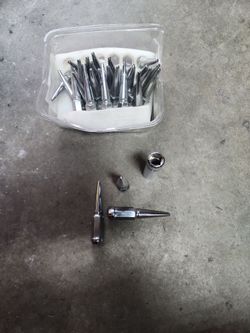 Spike lug nuts