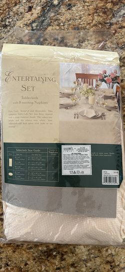 Beige/ivory cloth tablecloth with 8 napkins