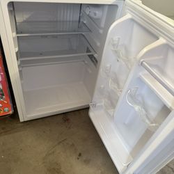 Mini/ Refrigeradora Insignia 