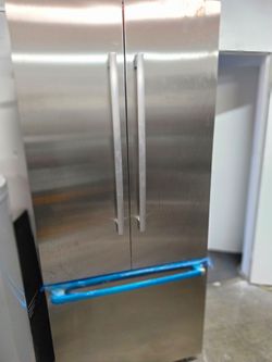 New panel ready built in BOSCH REFRIGERATOR STAINLESS STEEL PANELS INCLUDED