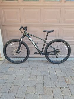 GIANT TALON 2 MOUNTAIN BIKE 29 ER 1 X 9 SPEED ( MEDIUM)