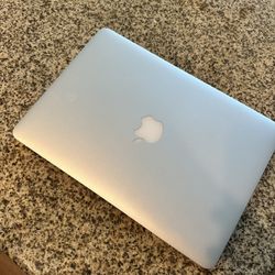 MacBook Pro (13-inch, 2015) + Targus Laptop Bag – Great Condition!