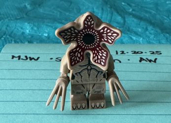 LEGO Stranger Things Demogorgon Minifigure Monster with Claws from Stranger Things Upside Down set 75810