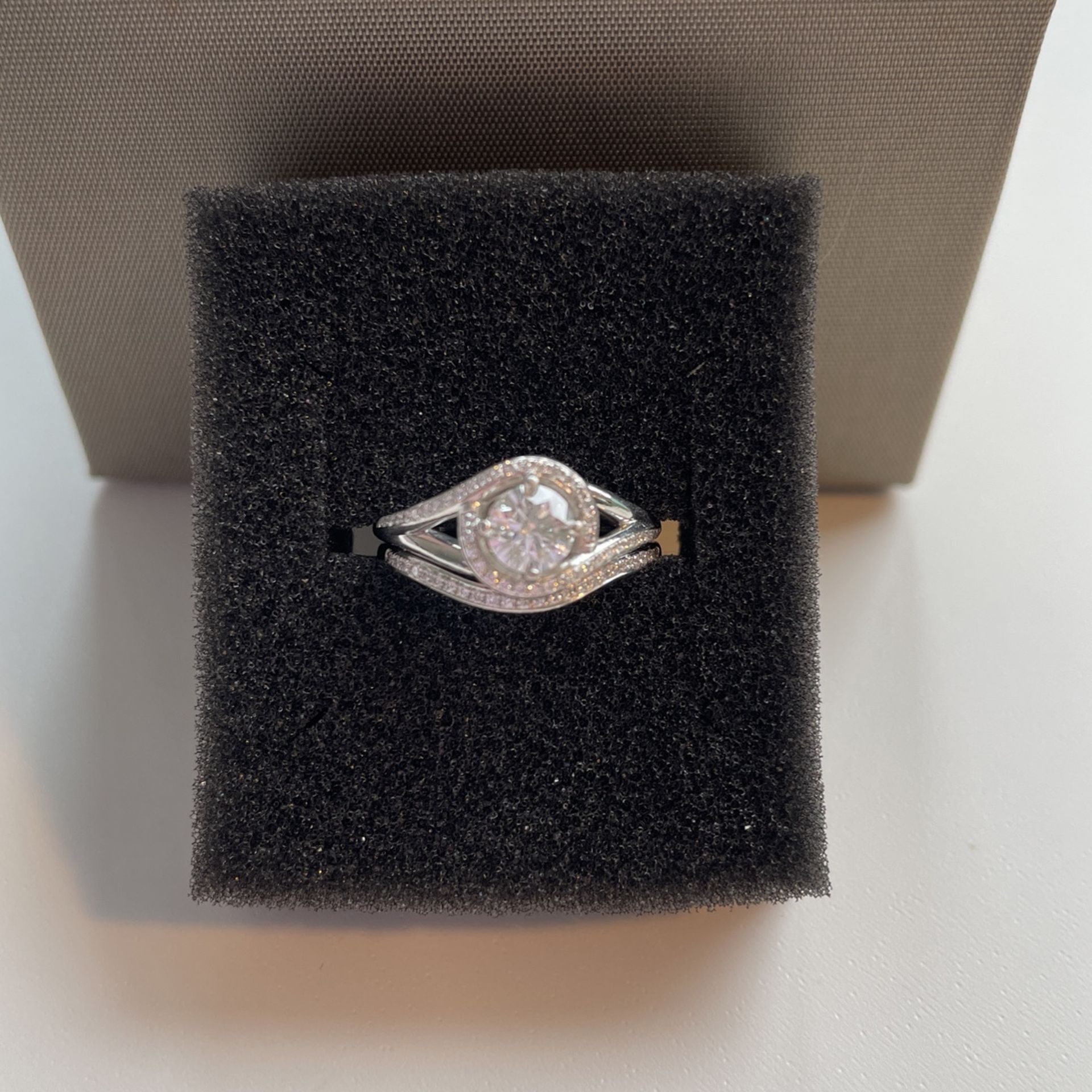 Diamond/Platinum Engagement/Wedding Ring