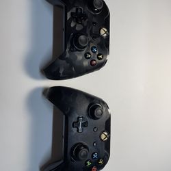 Set Of 2 Xbox One Controllers 