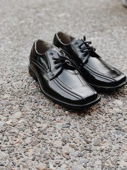 BRAND NEW boys formal shoes! Size 4.5