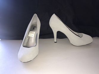 NEW Grey Heels Size 5