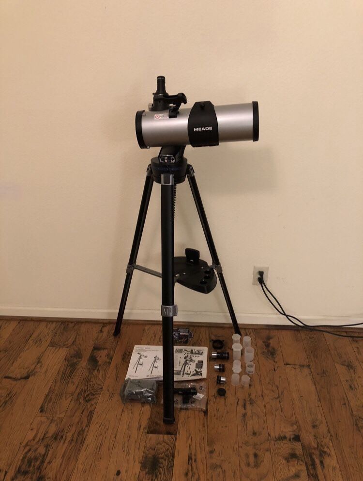 MEADE DS-2000 Series Autostar Telescope With Extras