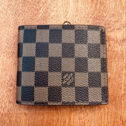 Designer IV Wallet (Flip your screen for first picture)
