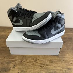 Jordan 1 Mid ‘Shadow’ (W) size 7.5W/6M