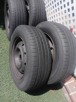 Set 215/65/16 rines y llantas 60x100 de vida para Corolla bolt 5x100 usados $130 obo