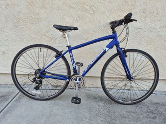 Fuji Absolute 2.3. Road, City, Hybrid,  Commuter Bike. 21 speed, Ready to Ride.
