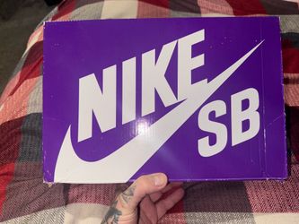 BNDS NIKE SB DUNK LOW BIG $ SAVINGS