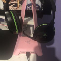 Razer Base Station Headphone Holder And Turtle Beach 700 Wireless