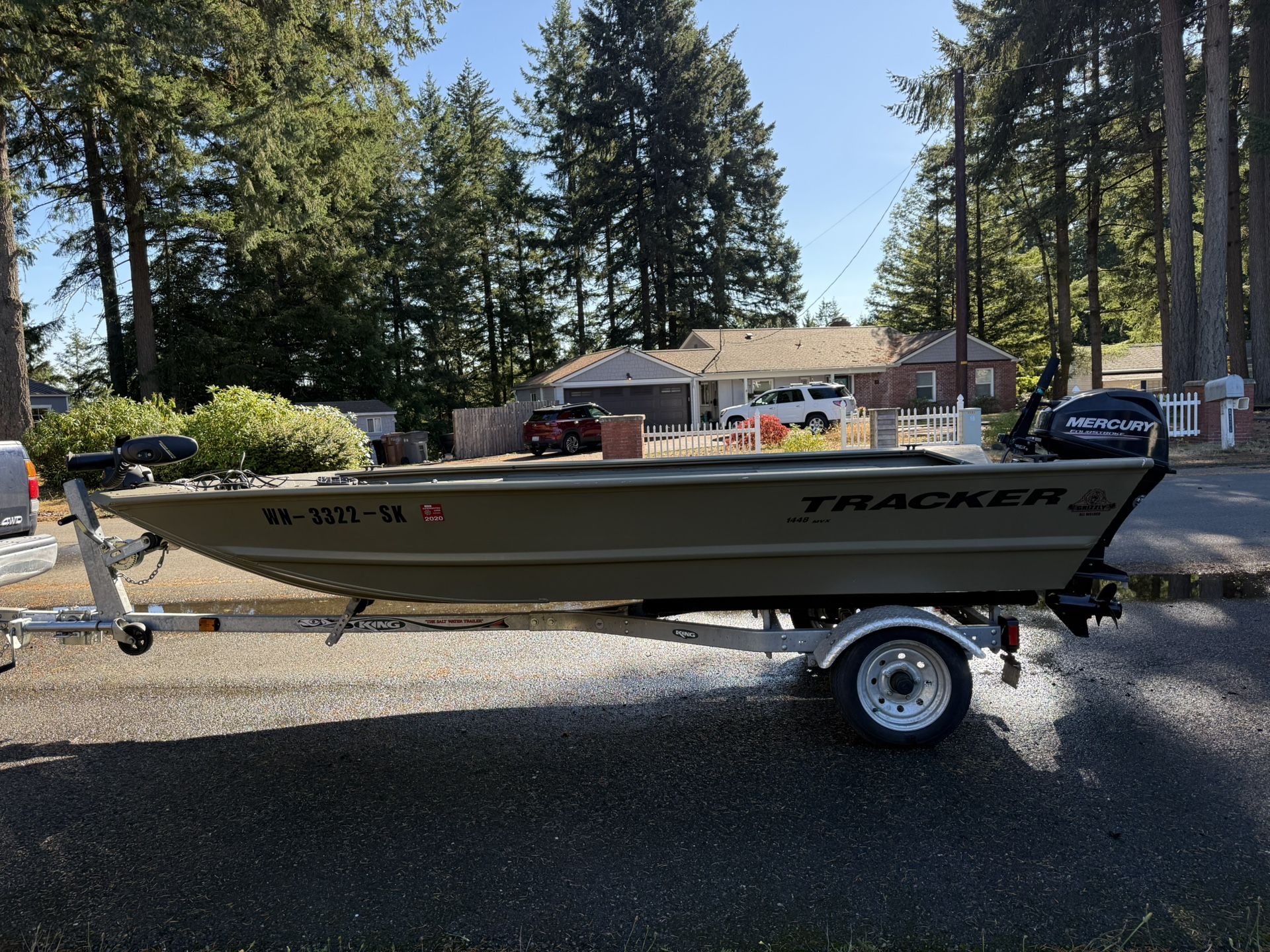 2016 Tracker Grizzly fishing Boat