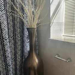 Big Vase With White Plant 4.5 Ft Plant 5.5