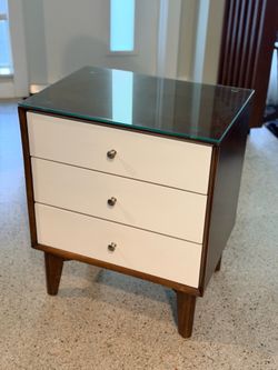 Matching dresser and 1 nightstand