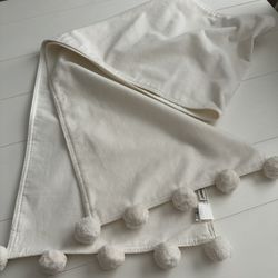 Table Runner Velvet White 100% Cotton Pier 1 Imports 