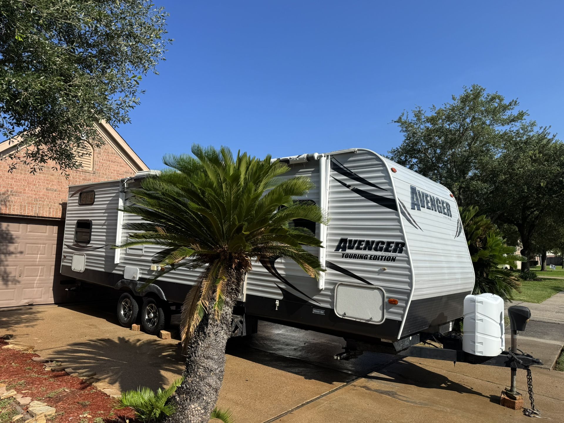 2014 Avenger 31ft w/Super slide