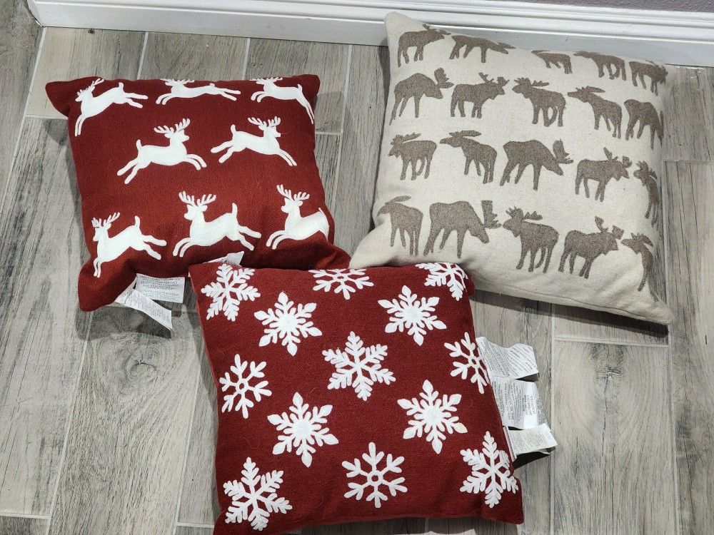 Pottery Barn Couch throw Christmas pillows  - Cushion Chair Bed