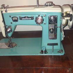 Antique Sovereign Sewing Machine 