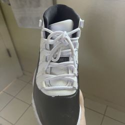 Jordan 11 White And Black, Size 8.5