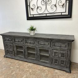 Beautiful Farmstyle Tv/Console Table 