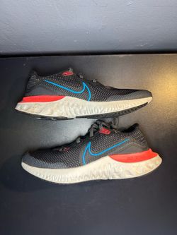 Nike Renew Run “Black Laser Blue” size 5Y (Perfect for running)