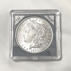 Uncirculated-MS(60)  Sealed In Case 1921 Morgan Silver Dollar. These Are Valued At $124 On Us Coin Book In This Condition. I’ll Accept $105.