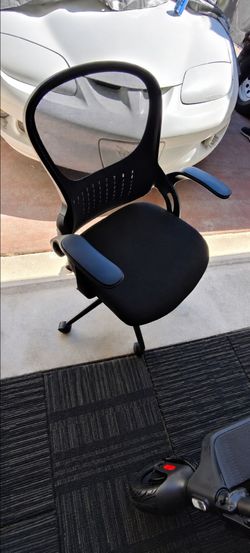 Black Mesh Back Office Chair with Armrests