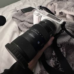 Sony Zv E-10 + Sigma 18-35mm Lens 