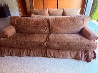Free Sofa - Mitchell Gold - Platinum model