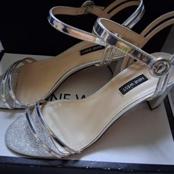 10 1/2 Nine West Silver Glitter Block Sandals