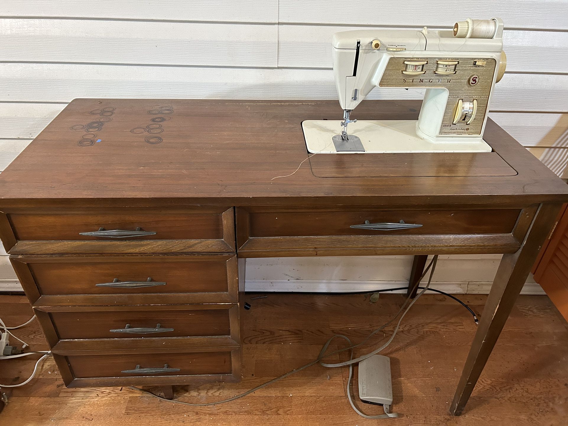 Singer Sewing Machine 