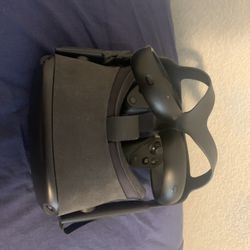 Oculus/Meta Quest 1 With Left And Right Controllers And USB Charger