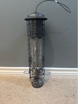 Metal Bird Feeder with Squirrel Guard