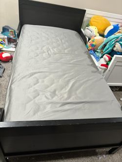 Twin Bed With Matress