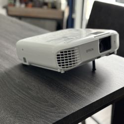 Projector - Epson Home Cinema 880