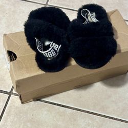 Girl Ugg Slipper Size 9