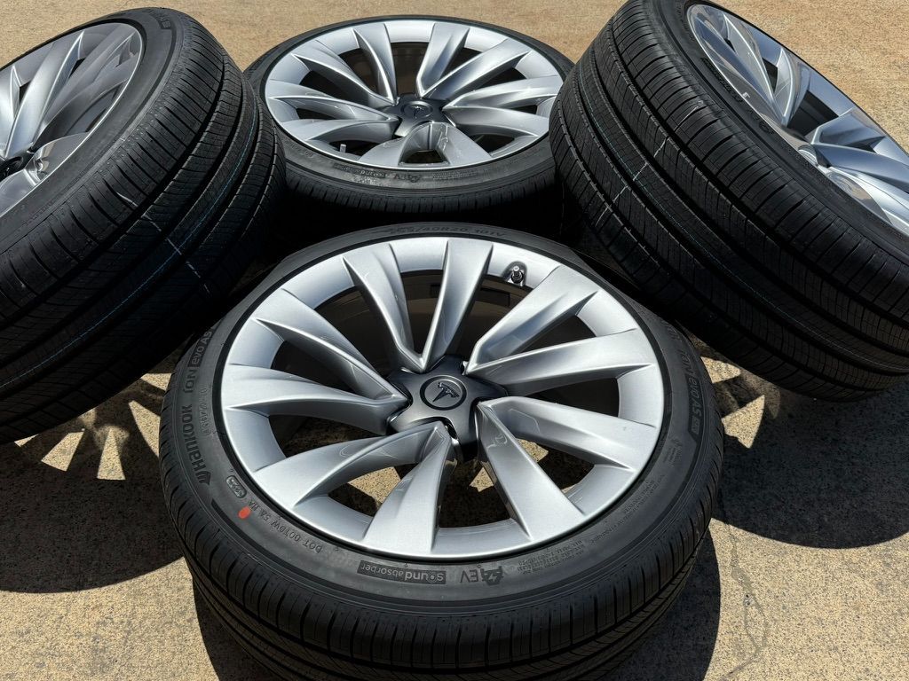 20” 2025 Tesla Model Y Juniper wheels Hankook EVO AS 255/40/20 Tires With Sensors BRAND NEW