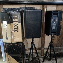 Electro-Voice ZLX-15BT 15″ Powered Bluetooth Loudspeaker with Cover Package and stand