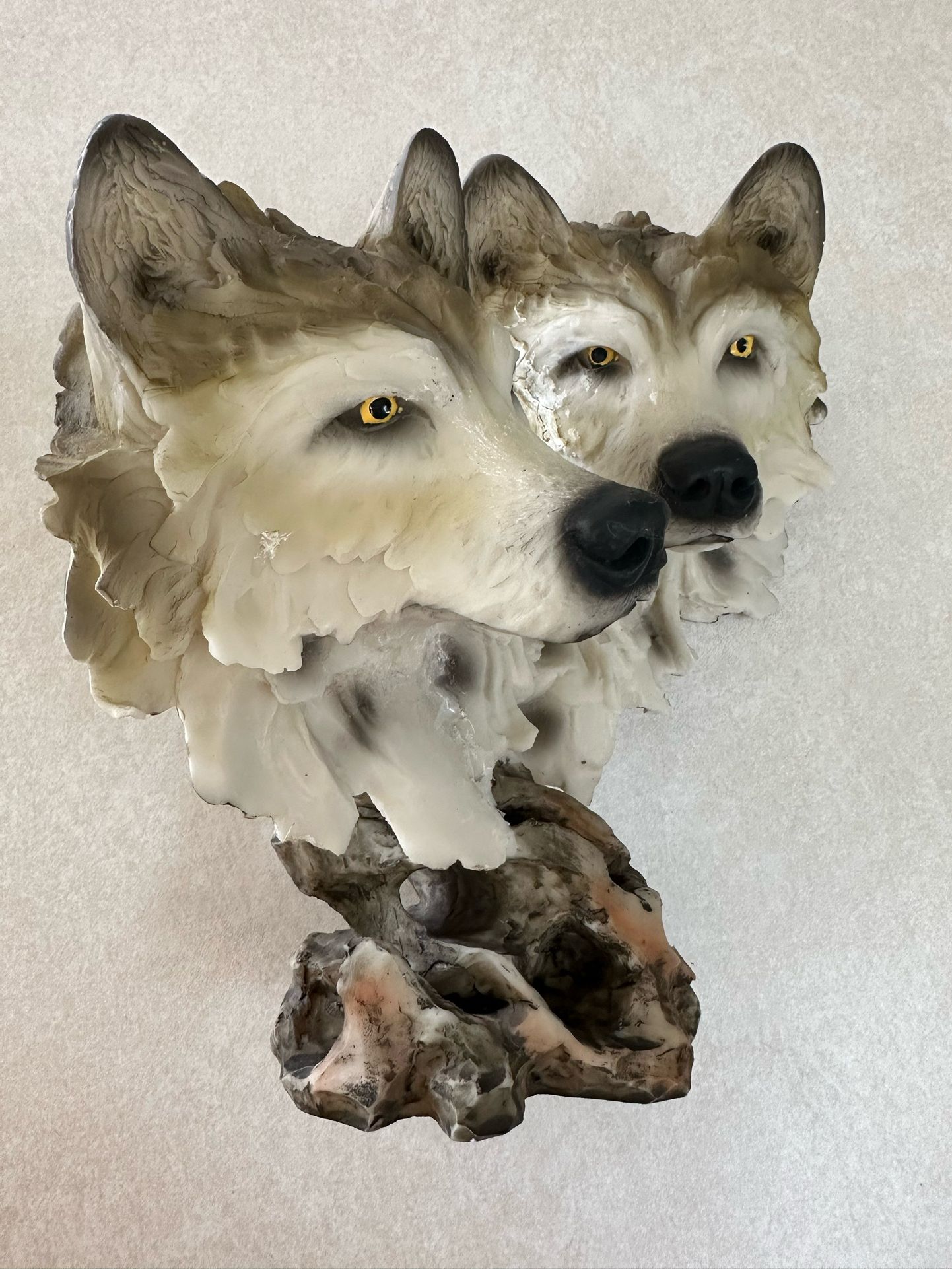 Wolf’s Sculpture Protectors Of The Pack