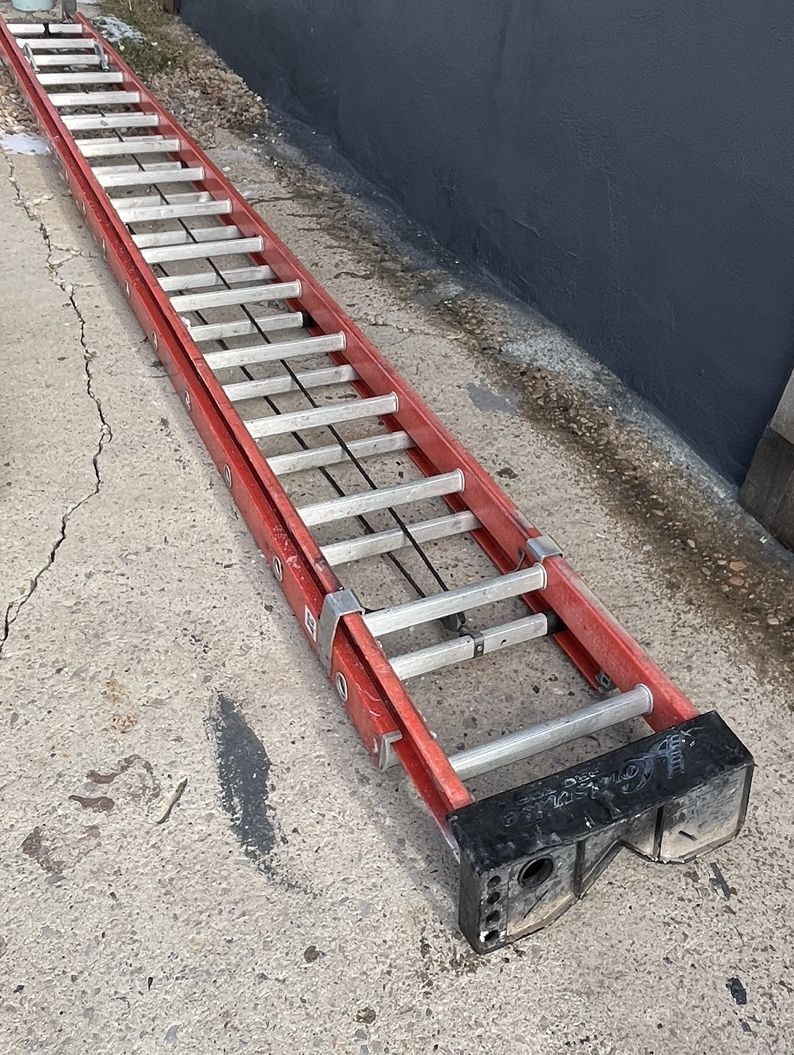 32’ Fiberglass Ext Ladder