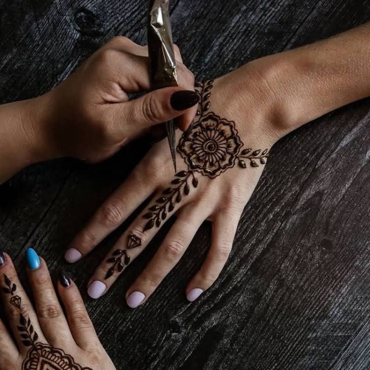 Henna Tatto Simple Design For $10! Book Now!♥️